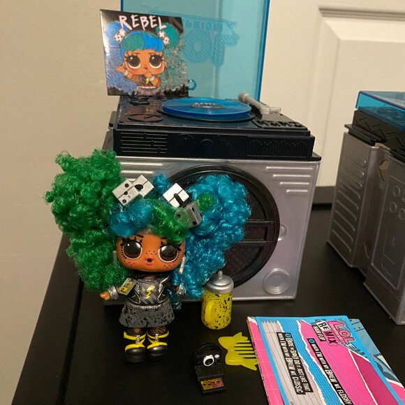 L.O.L - Picture 2 of 16